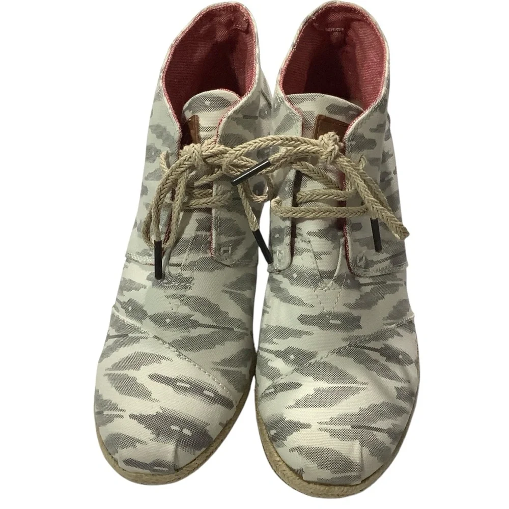 Tom’s Rattan Lace Up Wedge White Grey